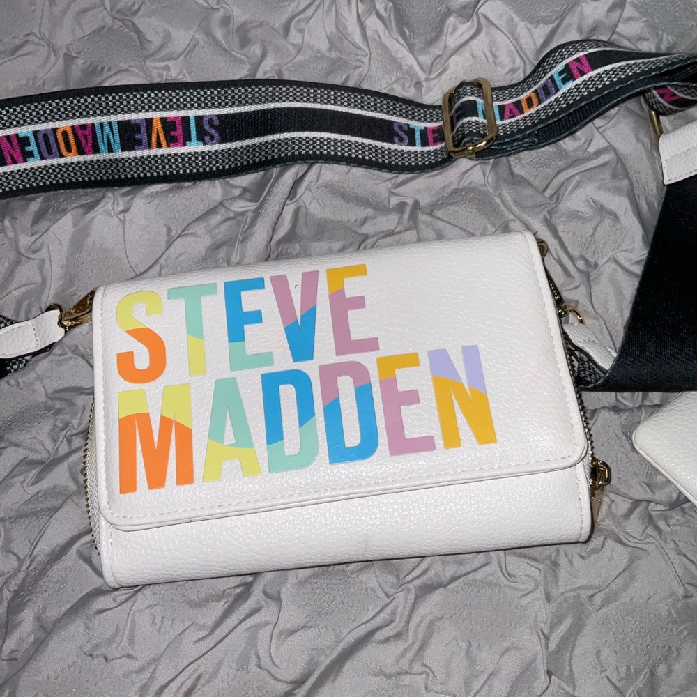 Steve Madden White and Red Crossbody Bag with Bold Design